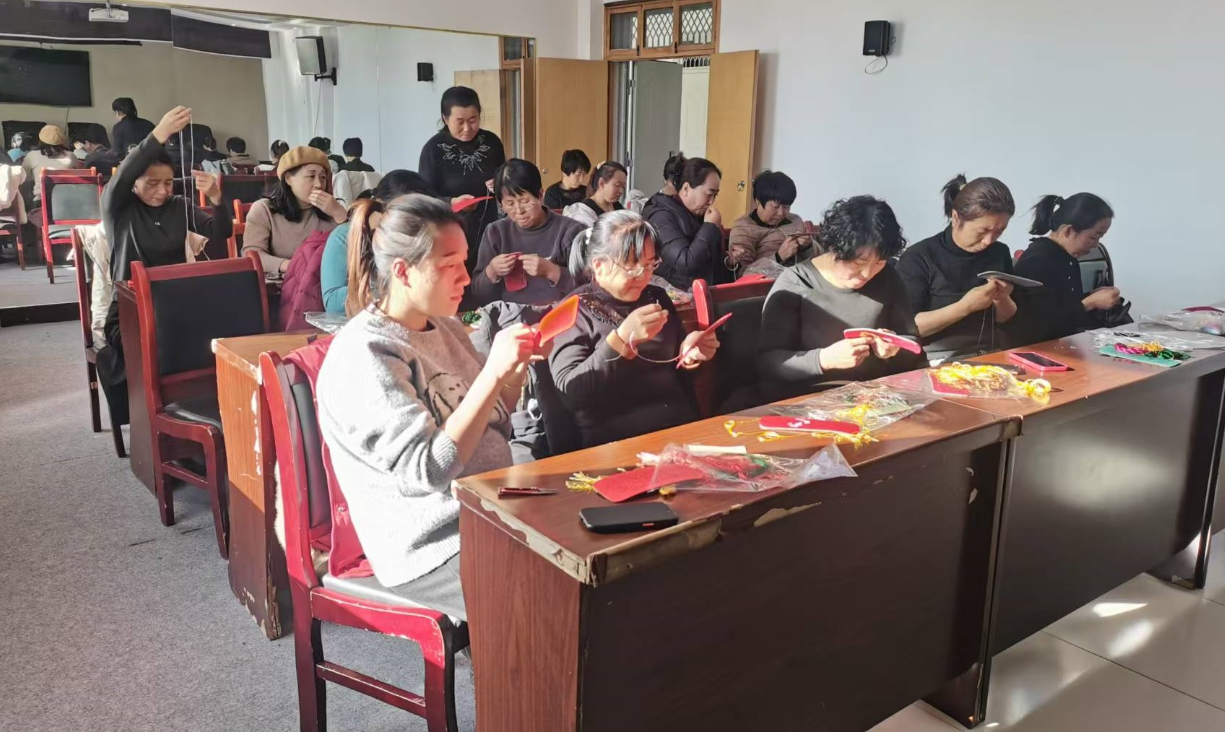 非遗传承 巾帼行动 | 合水县举办2024年刺绣香包培训班